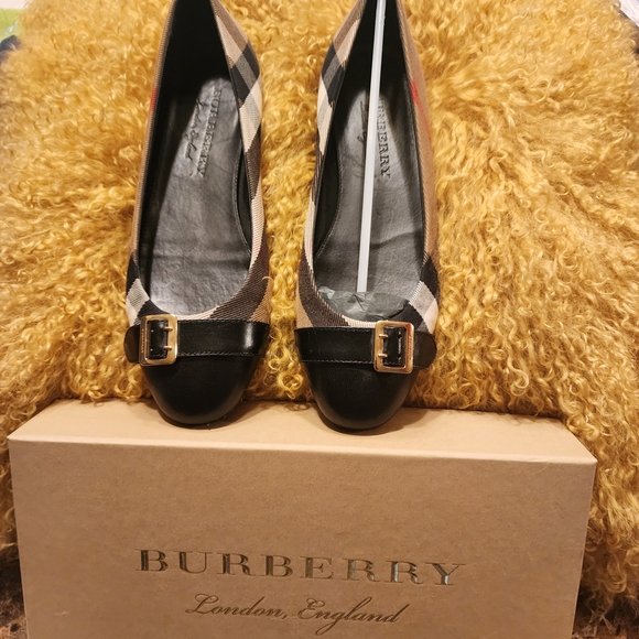 Burberry Women's Black and Tan Shoes - Picture 1 of 9